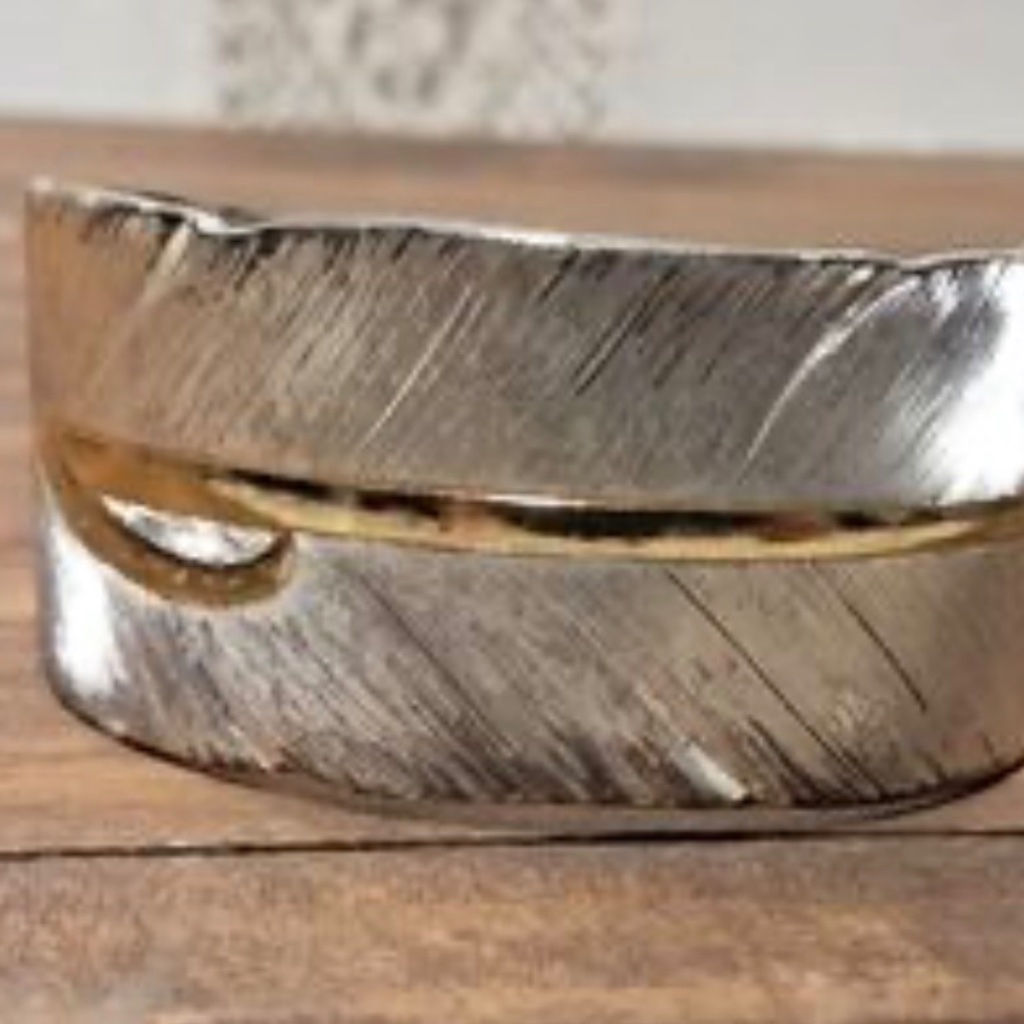 Montana Silversmiths Bracelet And Earrings 120$